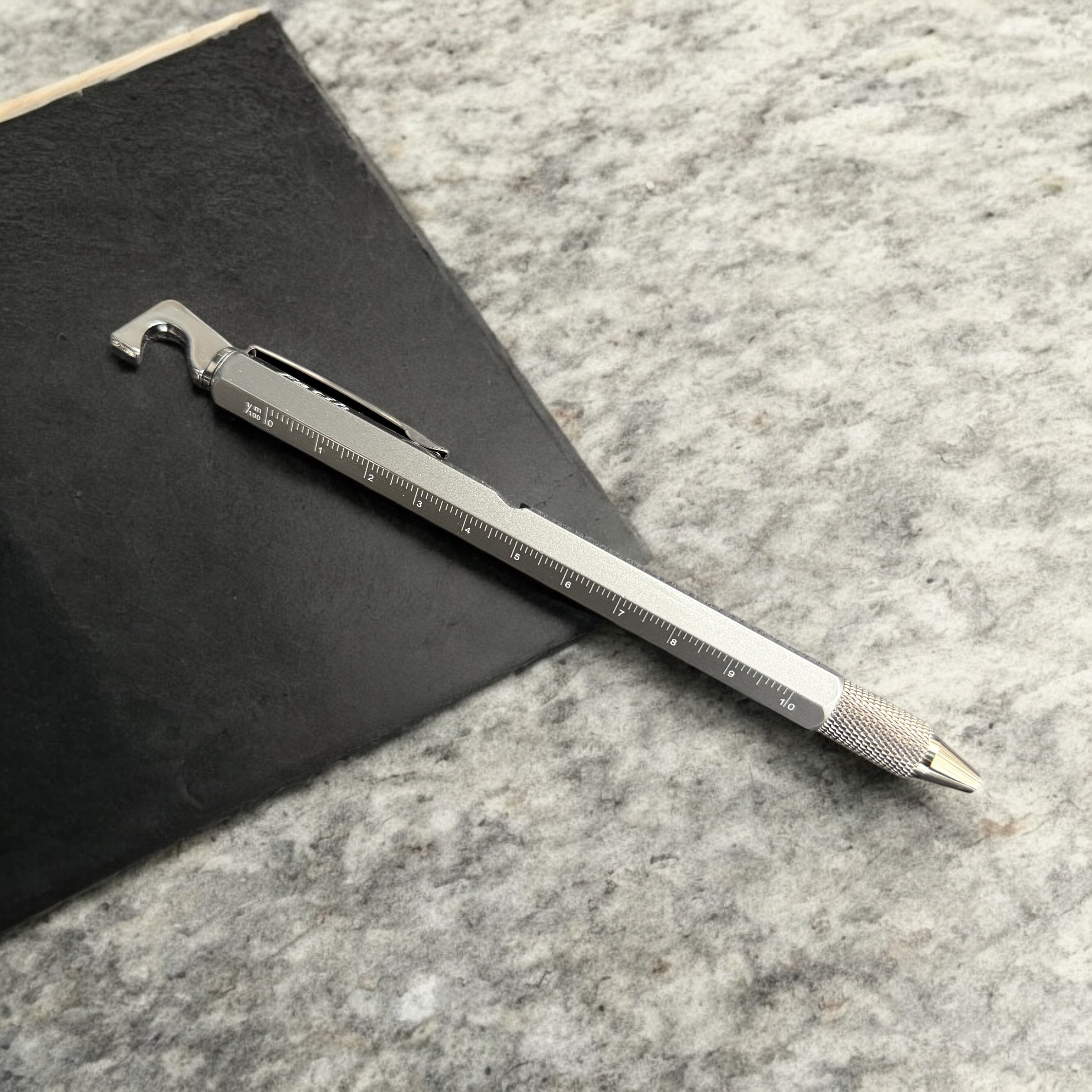 Kugelschreiber mit Wasserwaage Flaschenöffner und Cm Anzeige