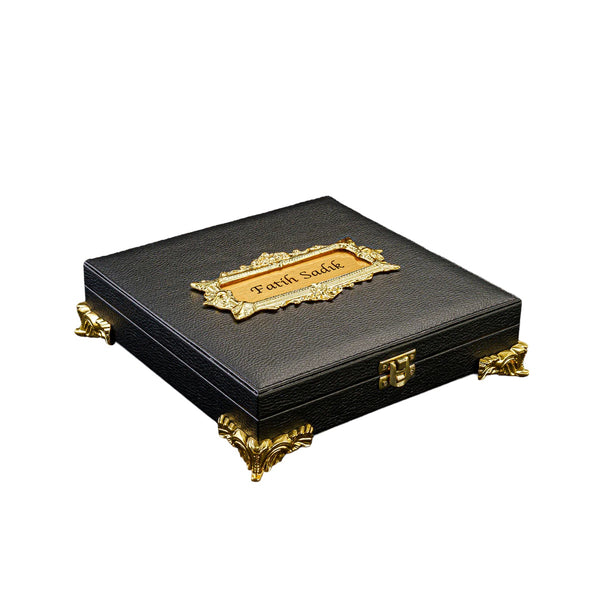 Schwarze Luxus 4 eckige Box mit Füssen und Rahmen für Tesbih Geschenkset - Schwert Logo