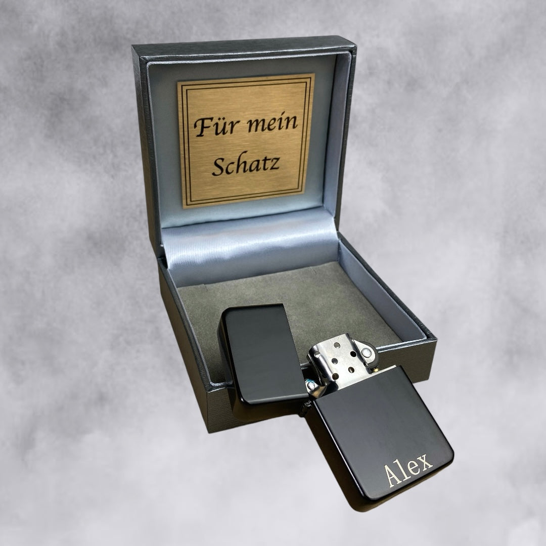Benzin Feuerzeug personalisiert mit Space Grau Box und Wunschtext