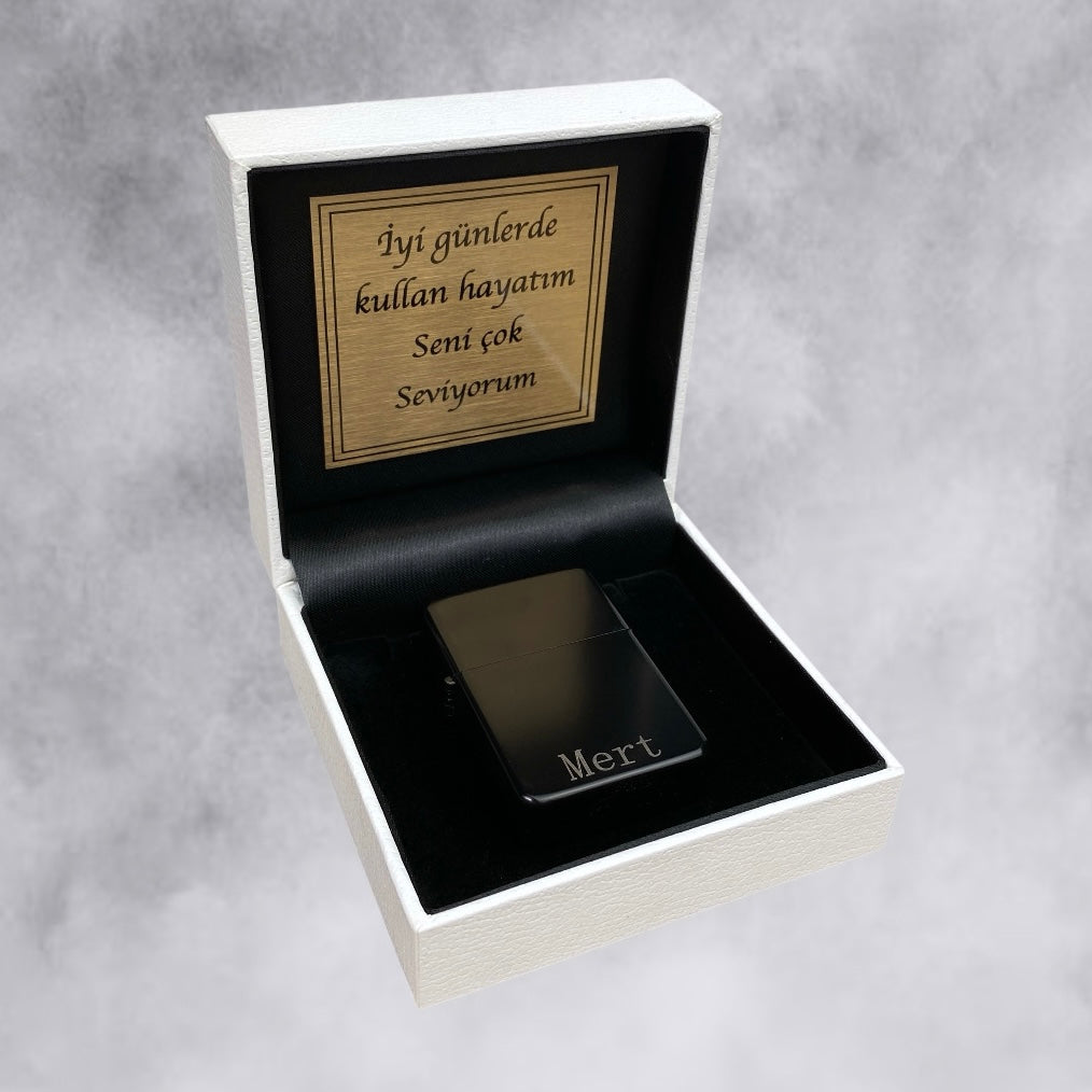 Benzin Feuerzeug personalisiert mit Weiß Box und Wunschtext