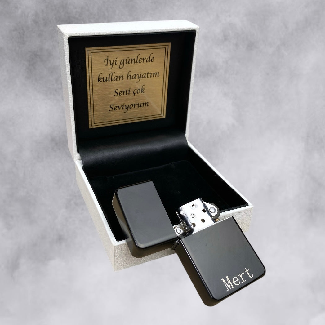 Benzin Feuerzeug personalisiert mit Weiß Box und Wunschtext