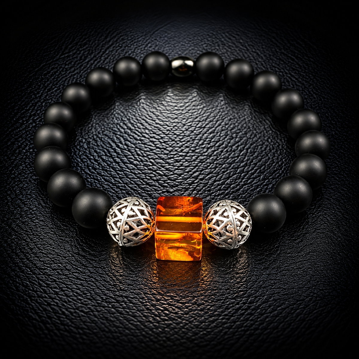 Hellbraunes Kehribar Armband aus echtem Bernstein mit schwarzen Onyx-Perlen und zwei Kugeln aus 925 Silber – Modell Nr. 014.