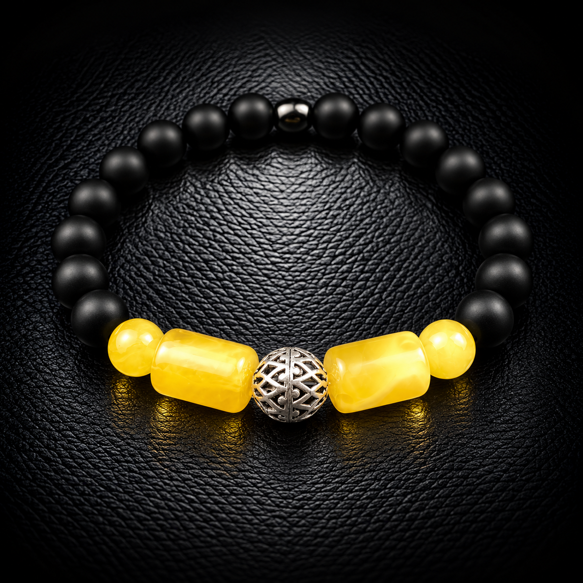 Mattgelbes Kehribar Armband aus echtem Bernstein mit schwarzen Onyx-Perlen und einer Kugel aus 925 Silber – Modell Nr. 015.