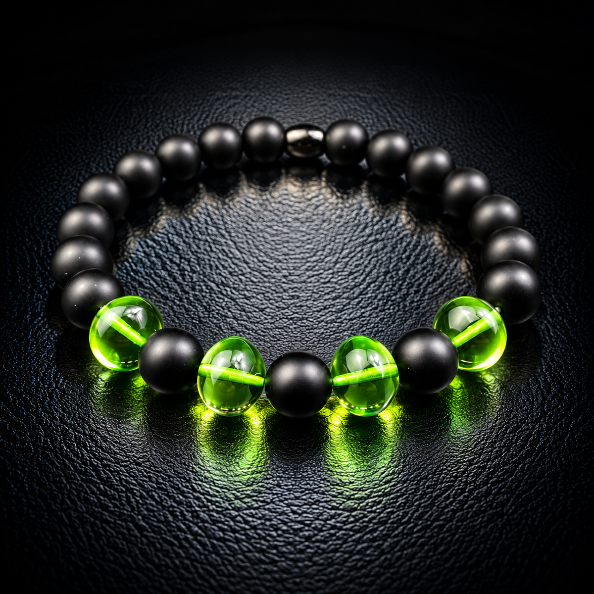 Grünes Kehribar Armband für Herren aus echtem Naturbernstein mit schwarzen Onyx-Perlen – Modell Nr. 022 von Sani Tesbih.