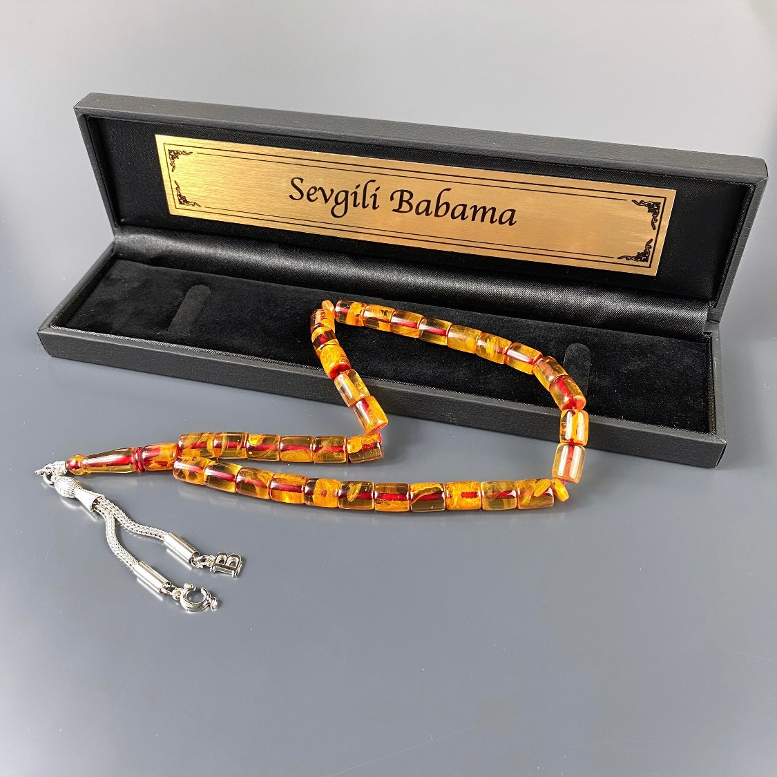 Ateş Sıkma Kehribar Tesbih mit Initialen und individueller Box