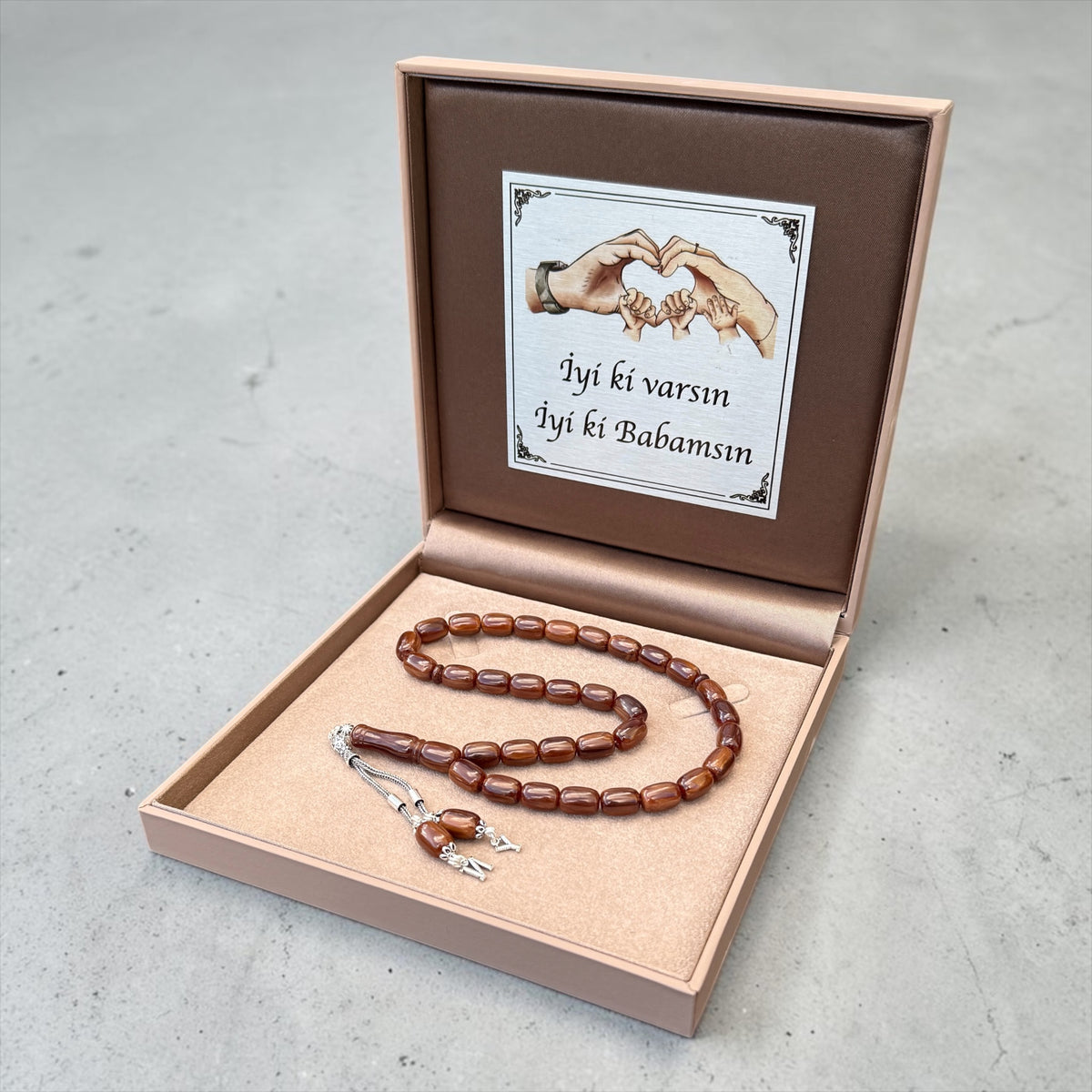SIKMA Kehribar Tesbih Braun Kapsül mit 2 Buchstaben 925 Silber Braune Box