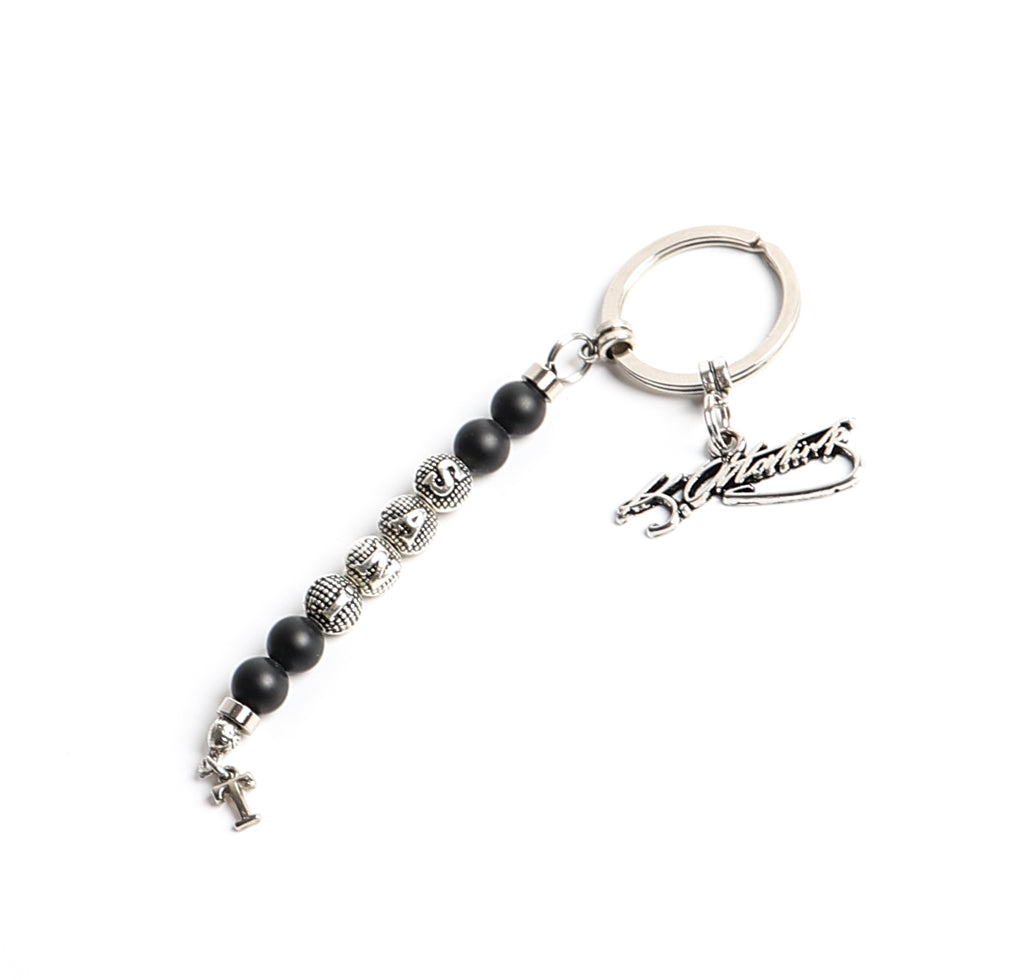 Schlüsselanhänger personalisiert mit Namen und einem Logo aus Natursteine perlen