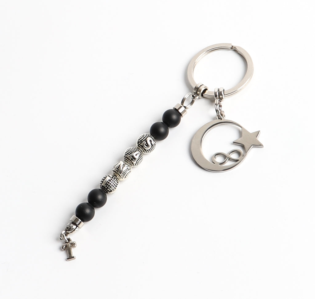 Schlüsselanhänger personalisiert mit Namen und einem Logo aus Natursteine perlen