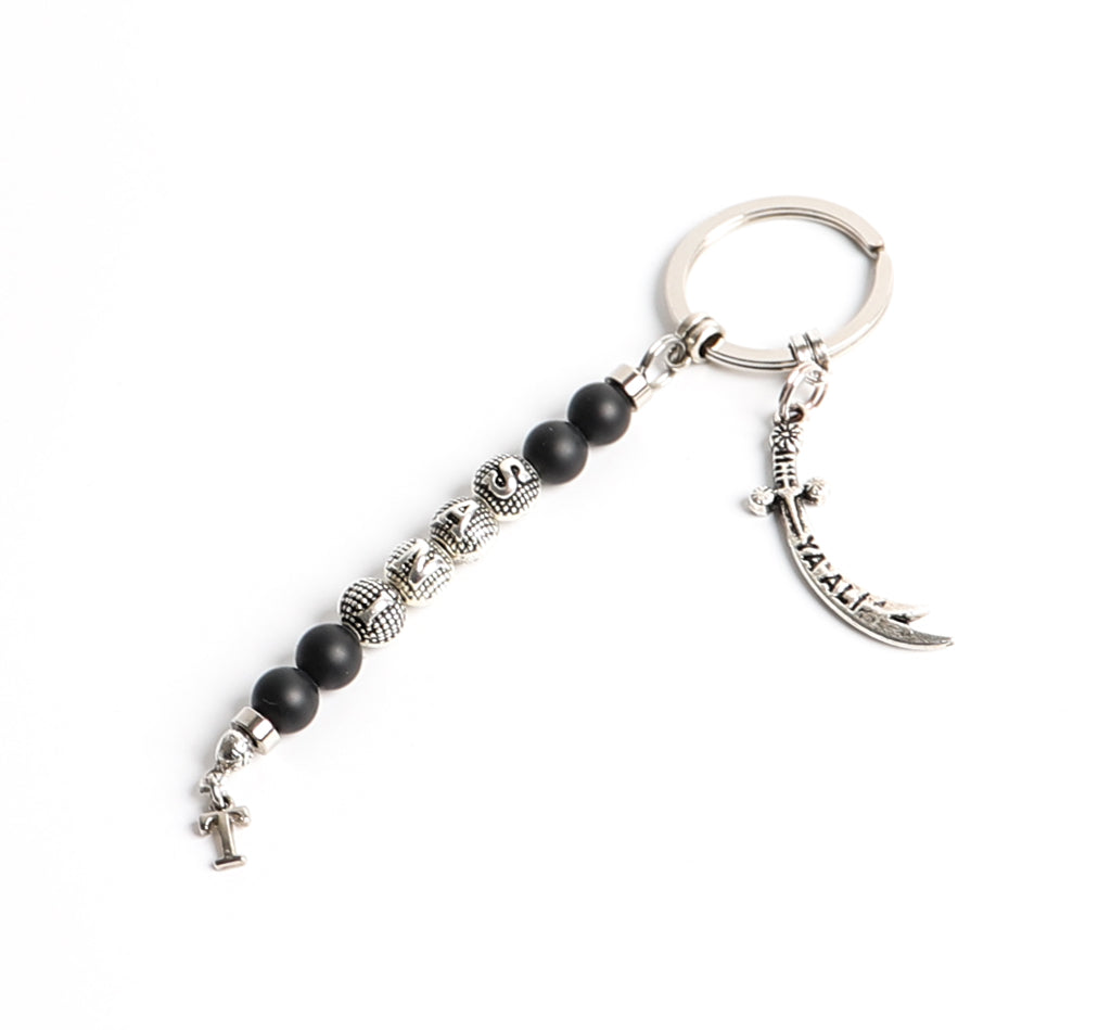 Schlüsselanhänger personalisiert mit Namen und einem Logo aus Natursteine perlen