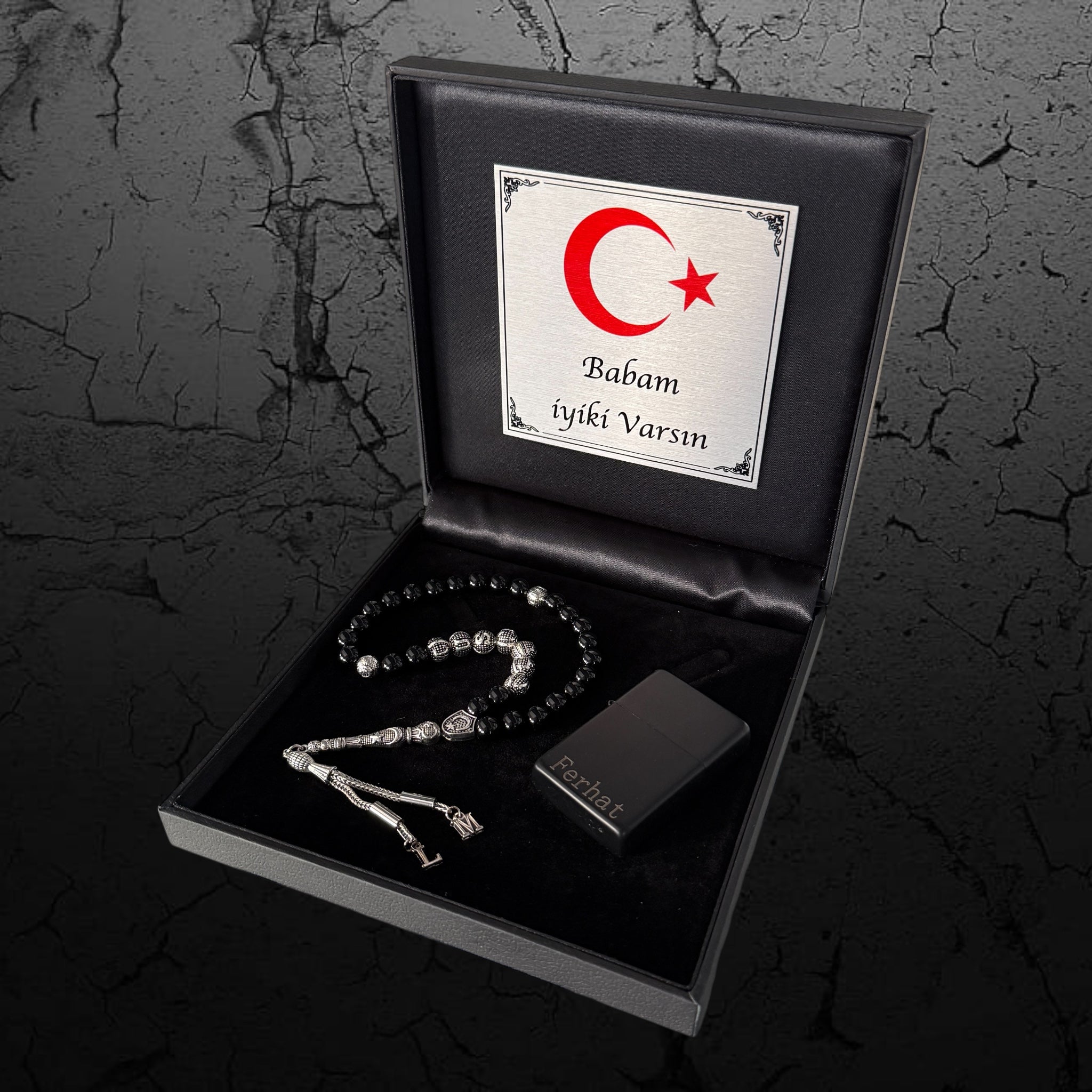 Tesbih mit Namen & Feuerzeug 4 eckig Black Box mit Wunschtext Ay Yildiz Rot