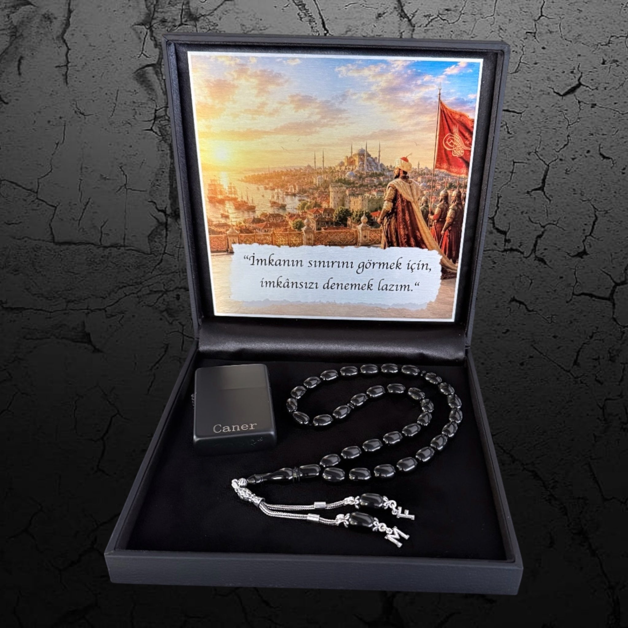 SIKMA KEHRIBAR Tesbih Siyah Kapsül 925 Silber Fetih 1453 mit 2 Buchstaben und Feuerzeug