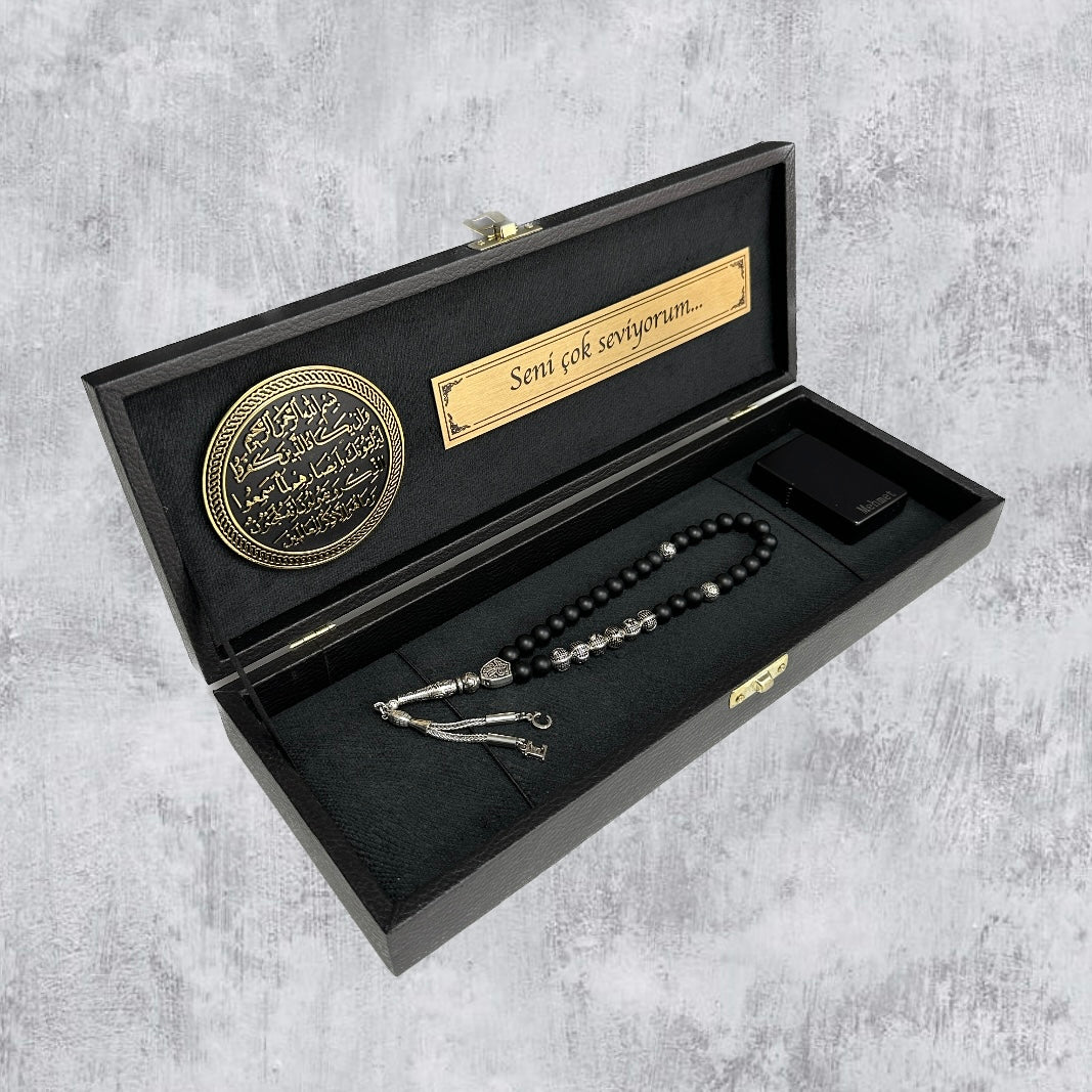 Tesbih mit Namen und Geschenkbox personalisiert mit einem Wunschtext Geschenk etui islamische geschenke perlenkette männerschmuck Kehribar tesbih Feuerzug mit Namen personalisiert Mekka mekke ayet el kürsi islamische geschenk box v