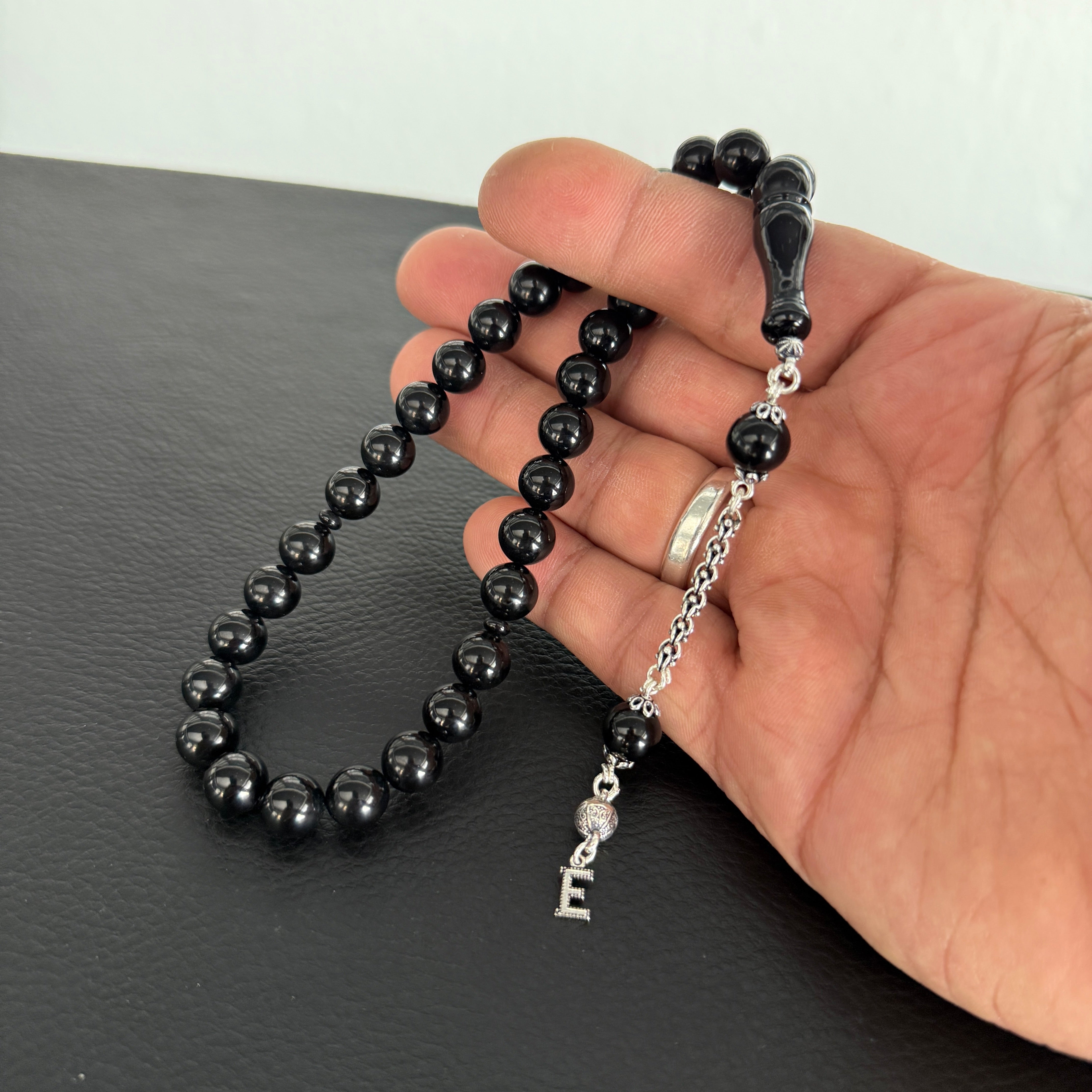Kehribar Tesbih Sıkma Misket 925 Silber Schwarz 1 Buchstaben mit Feuerzeug und Geschenkbox