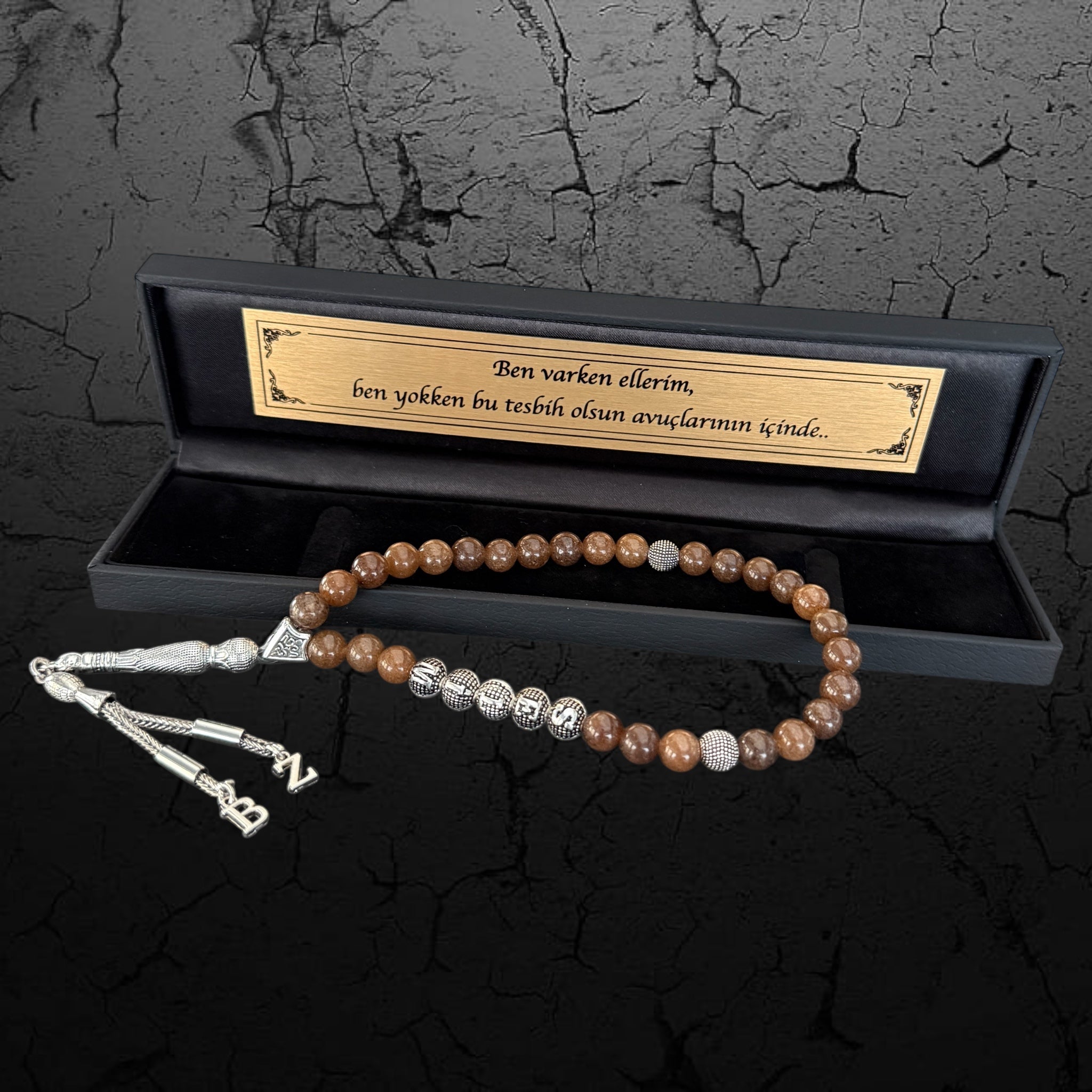 Gebetskette mit braunen perlen und geschenkbox mit wunschtext