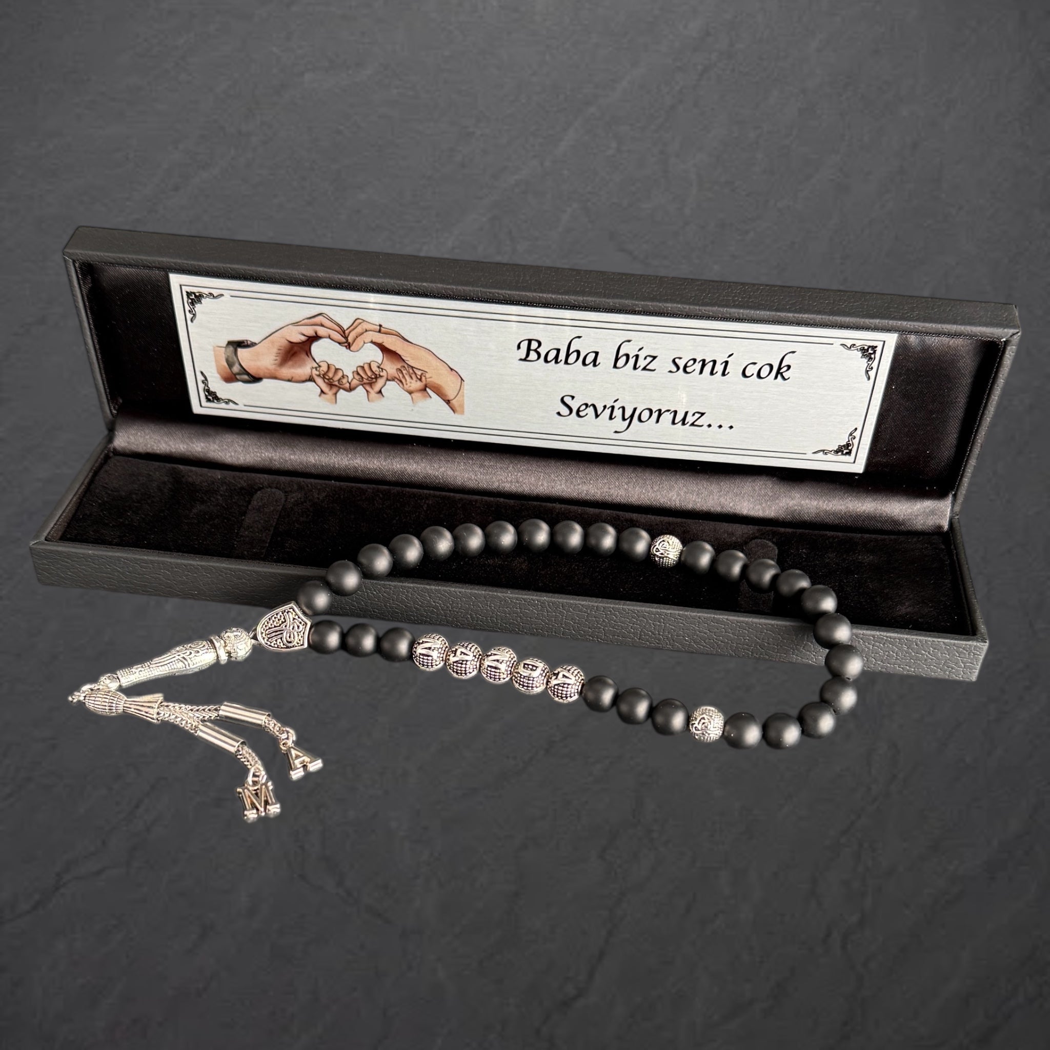 Tesbih mit Namen & 2 Buchstaben Black OLD Box mit Wunschtext Hands Logo