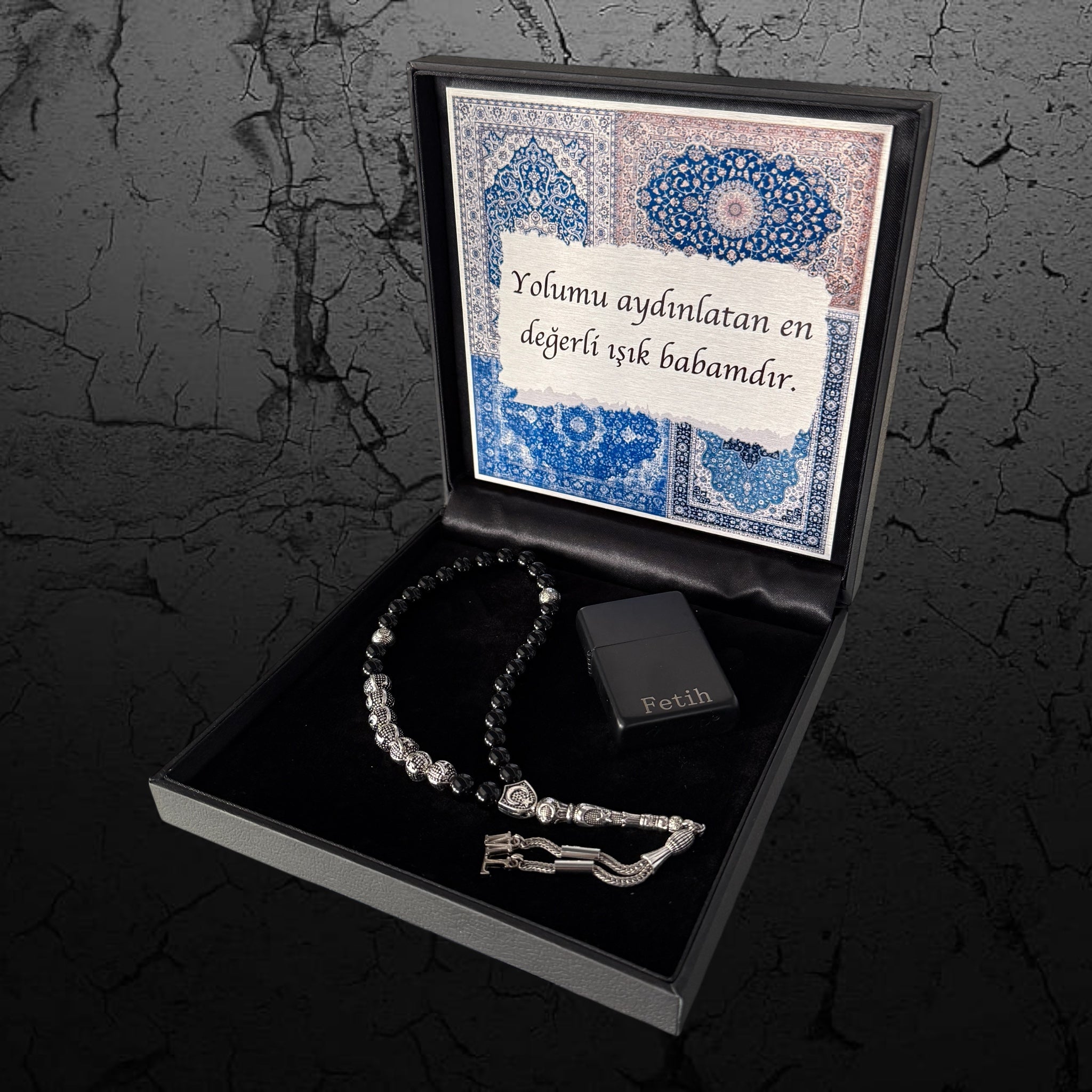 Tesbih mit Namen und Wunschtext in Geschenkbox mit orientalischem Muster