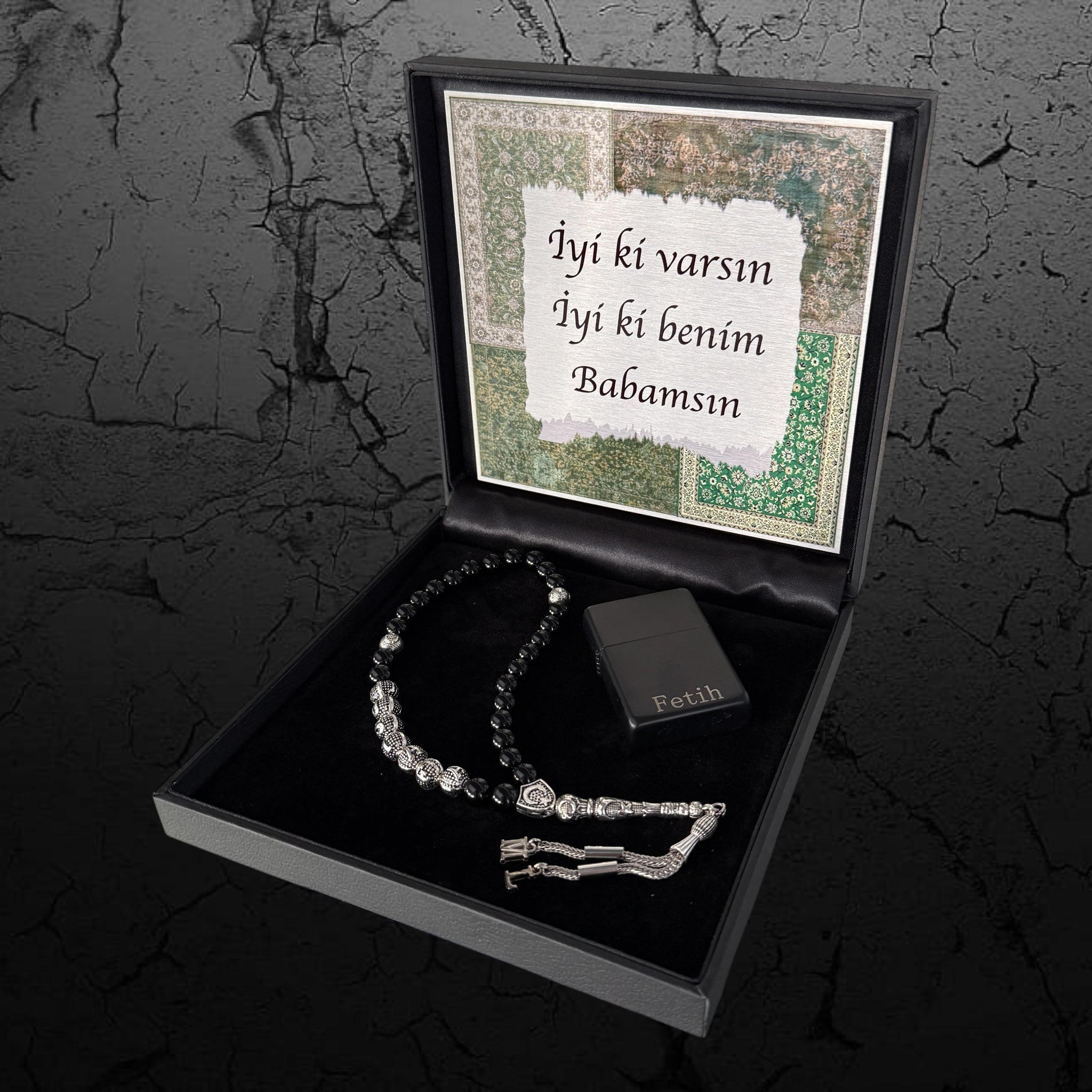 Tesbih Geschenkbox mit Namensgravur und Benzinfeuerzeug mit Gravur