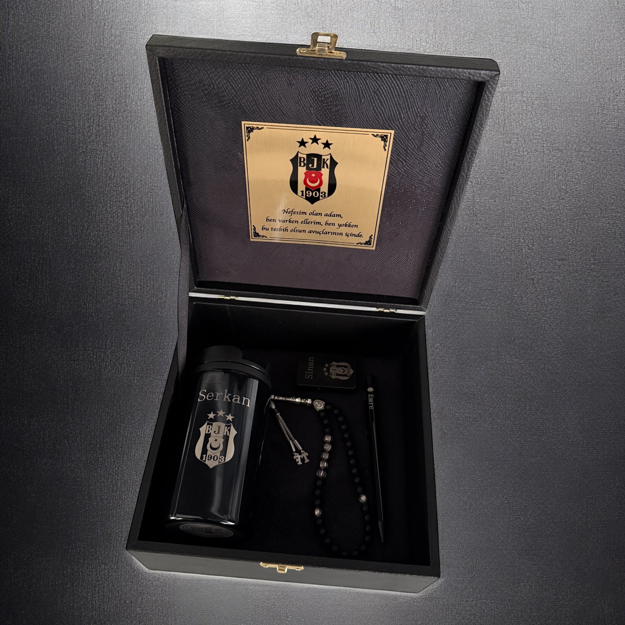 Tesbih Set XXL Box BJK Logo mit Kaffebecher, Kugelschreiber und Feuerzeug