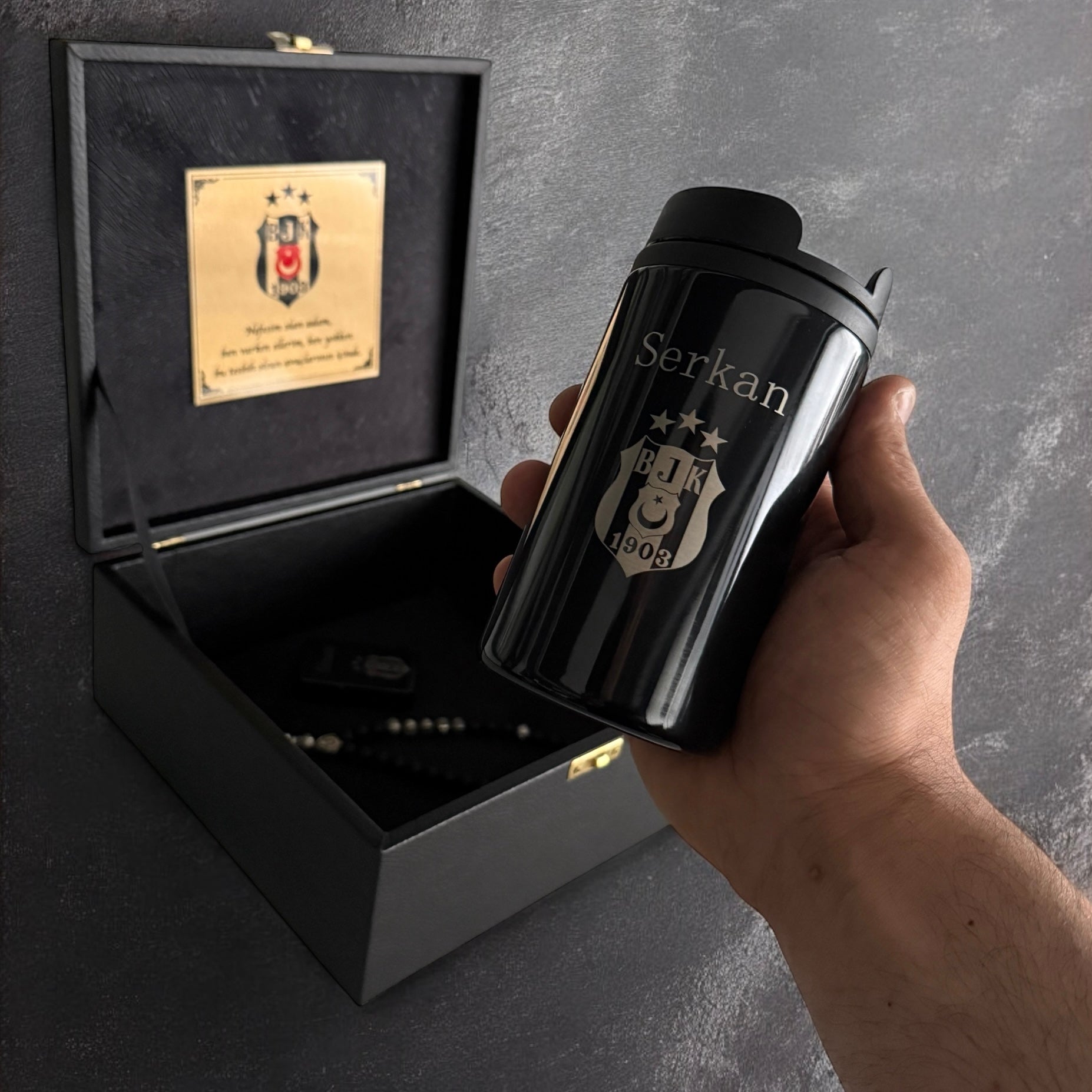 Tesbih Set XXL Box BJK Logo mit Kaffebecher, Kugelschreiber und Feuerzeug