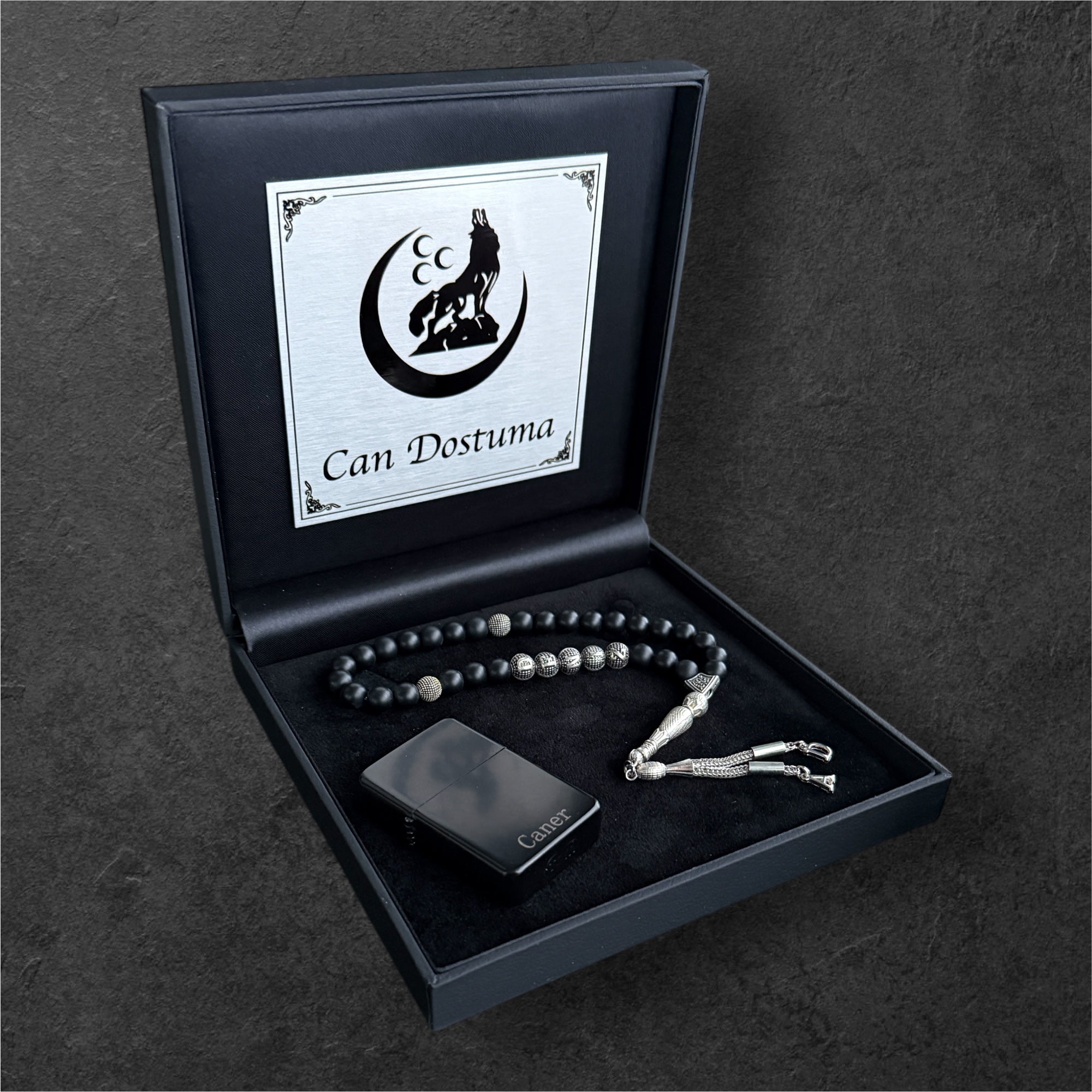 Tesbih mit Namen & Feuerzeug BLACK Box Kurt Logo