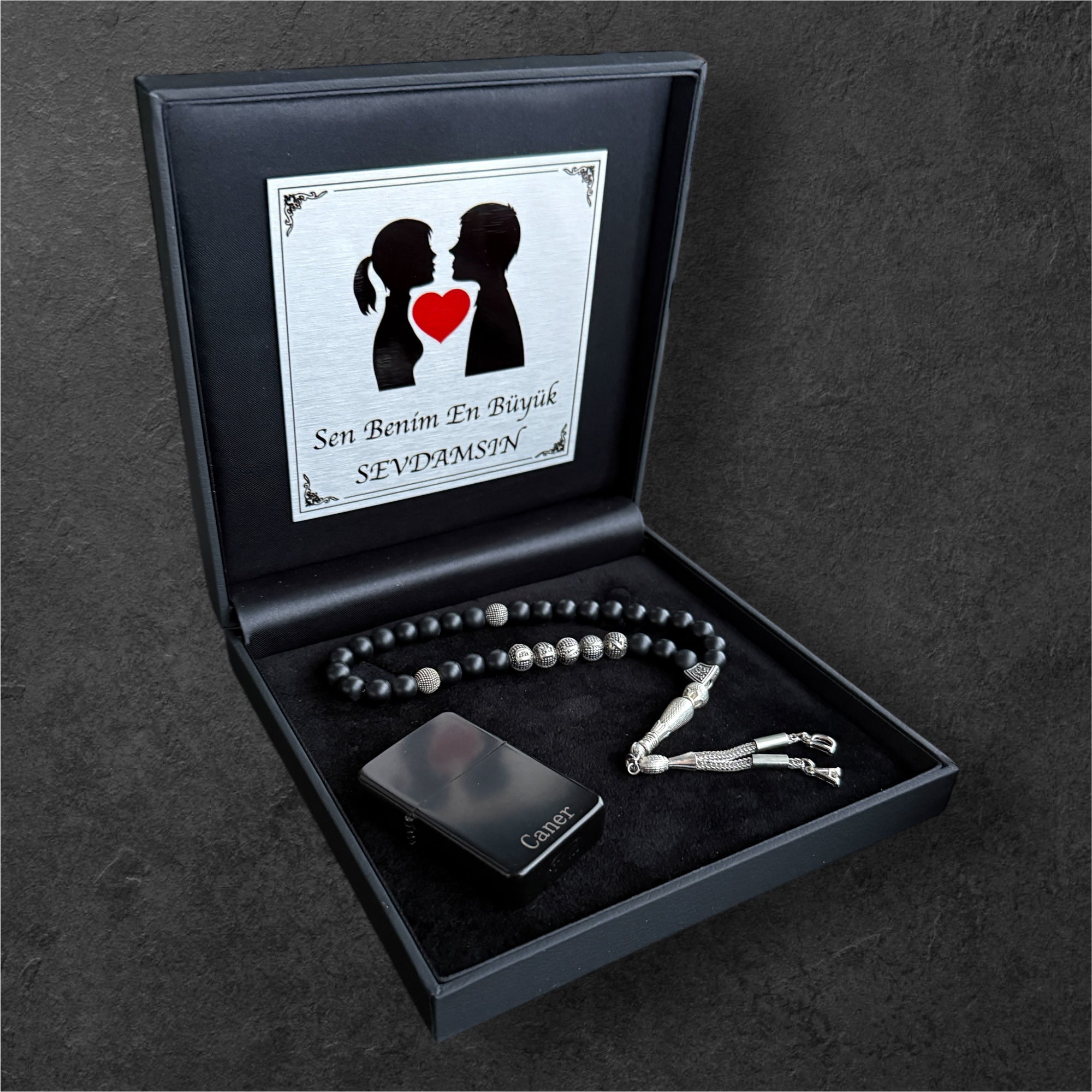 Tesbih mit Namen & Feuerzeug BLACK Box Paar Herz Logo
