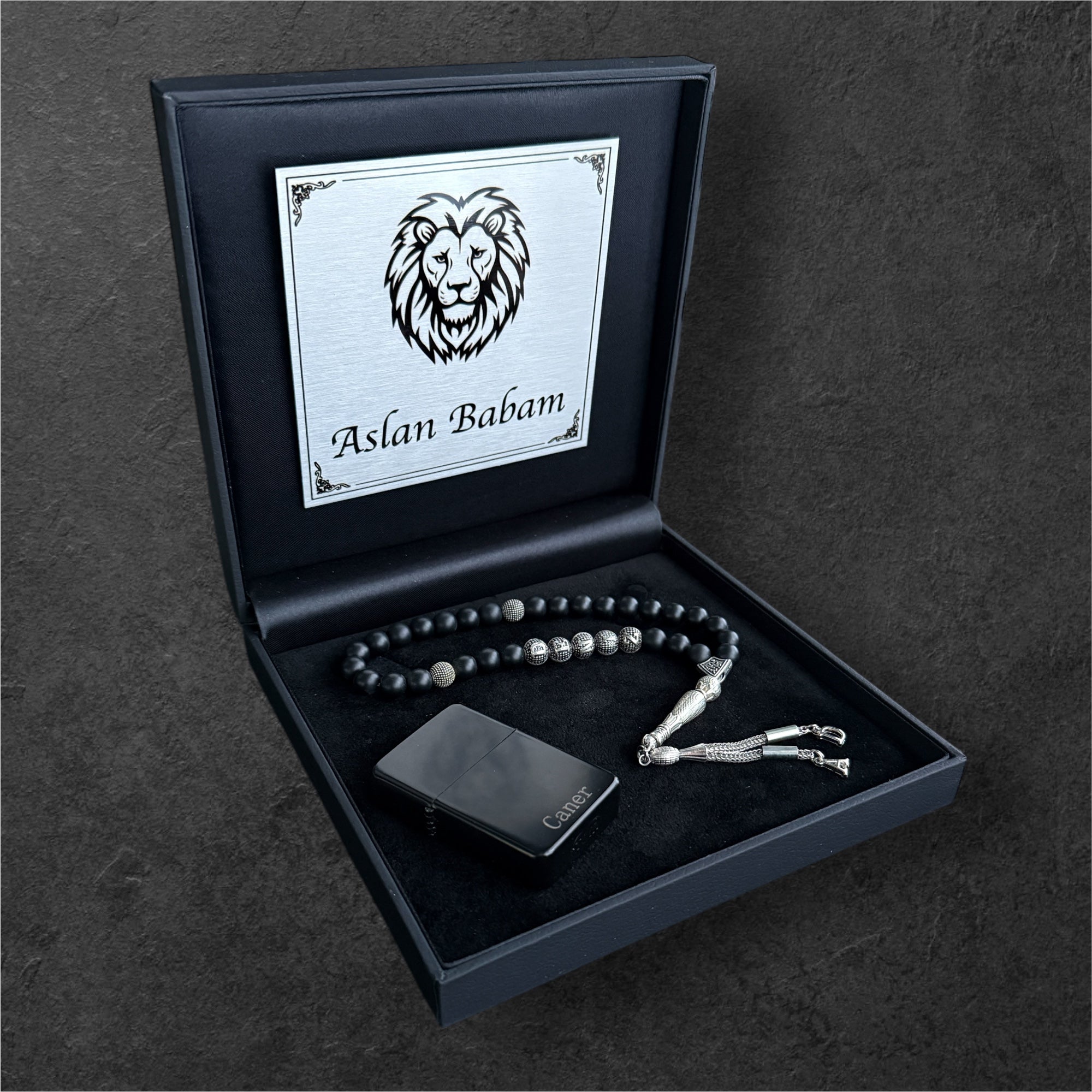 Tesbih mit Namen & Feuerzeug BLACK Box Aslan Logo