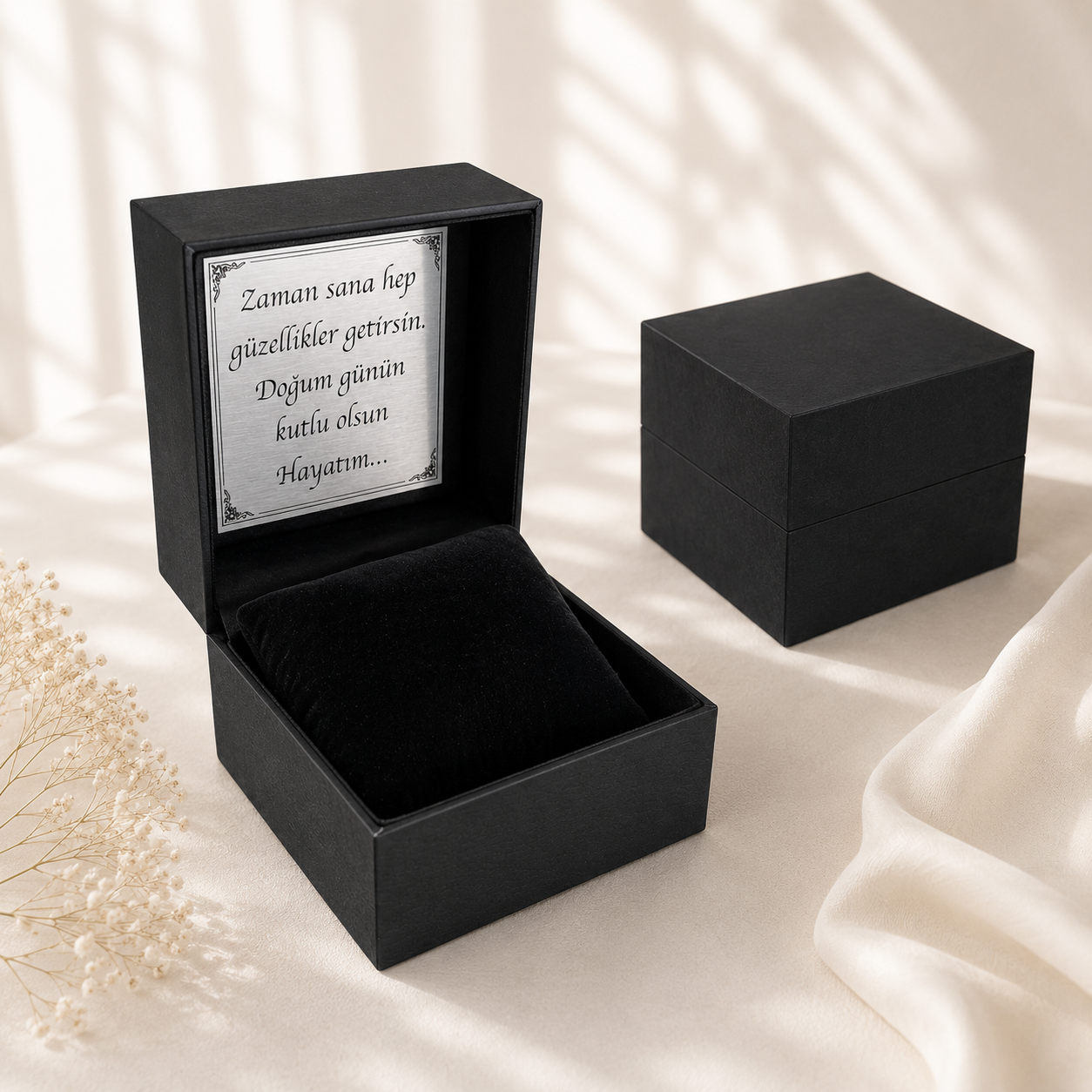 Personalisierte Uhrenbox mit Wunschtext – Elegantes Uhrenetui aus Kunstleder mit Silber-Plakette