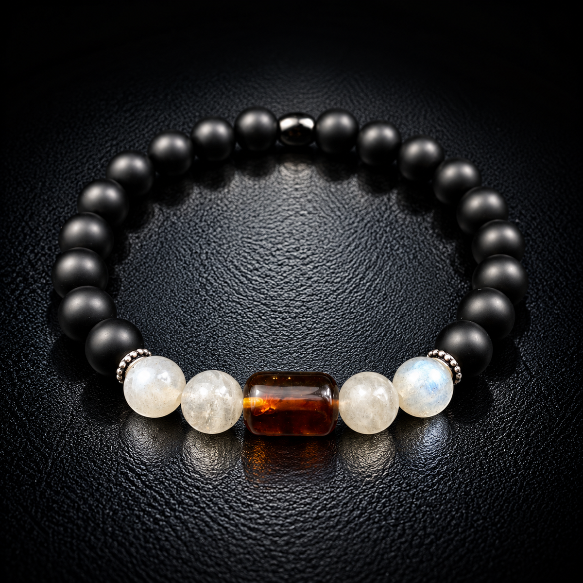 Braunes Kehribar Armband aus echtem Bernstein mit Mondstein, schwarzem Onyx und Ringen aus 925 Silber – Modell 005 von Sani Tesbih.