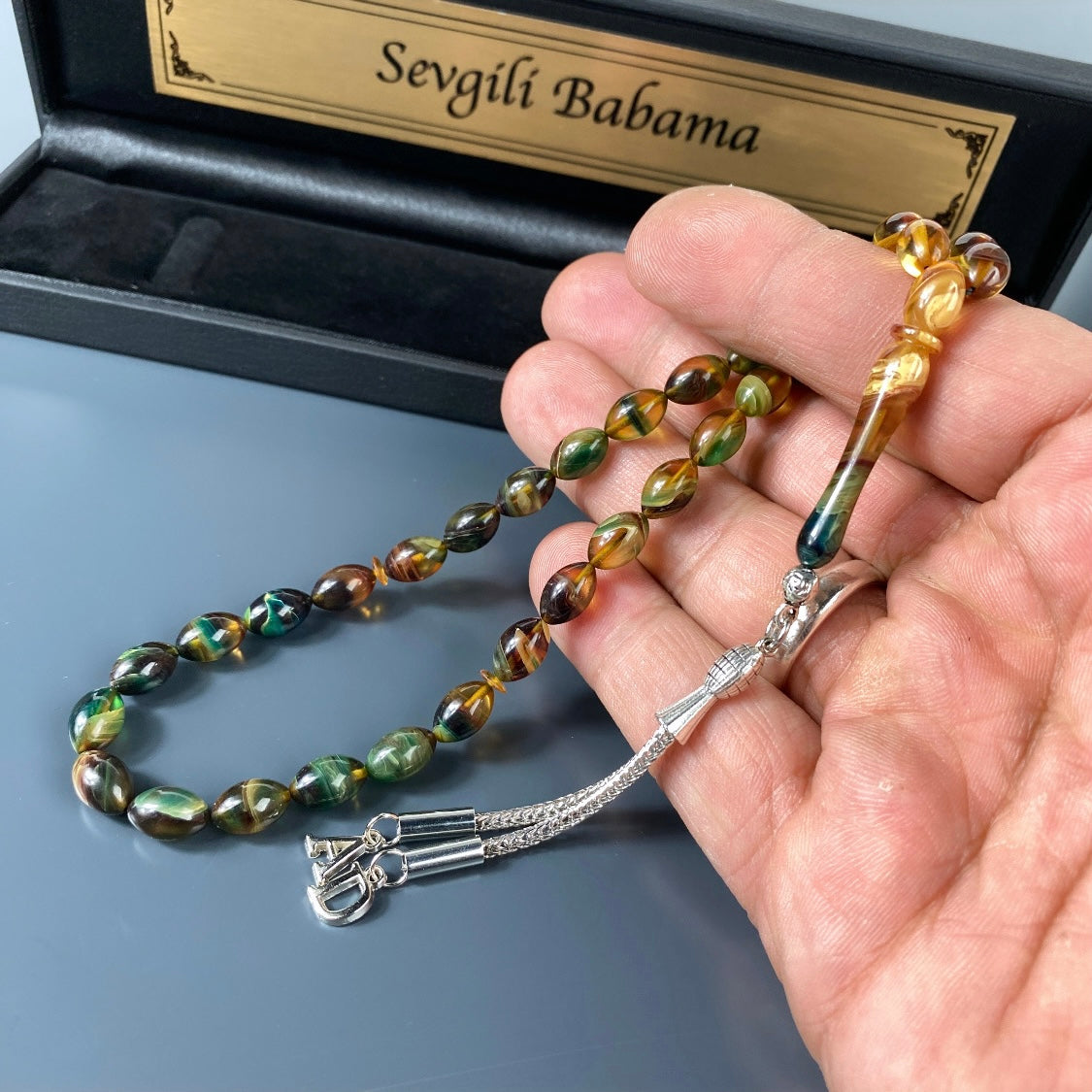 Kehribar Sikma Tesbih mit Initialen & Geschenkbox – personalisiert