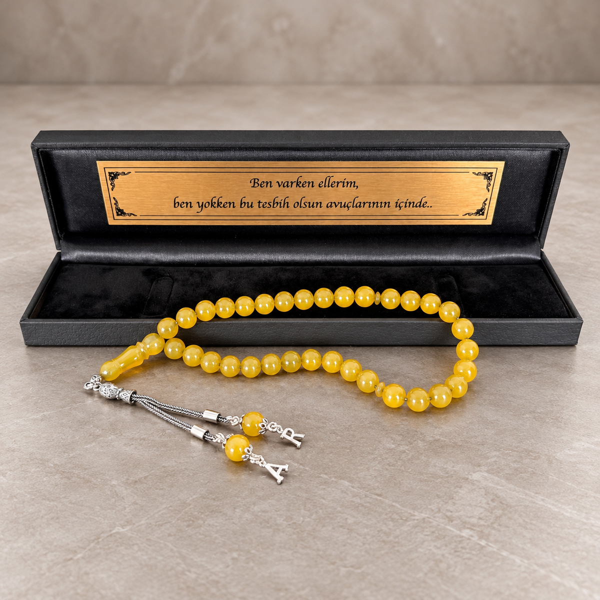 Gelber Sıkma Kehribar Tesbih mit 8 mm Perlen, 925 Silber Anhänger und personalisierter Geschenkbox mit Wunschtext.