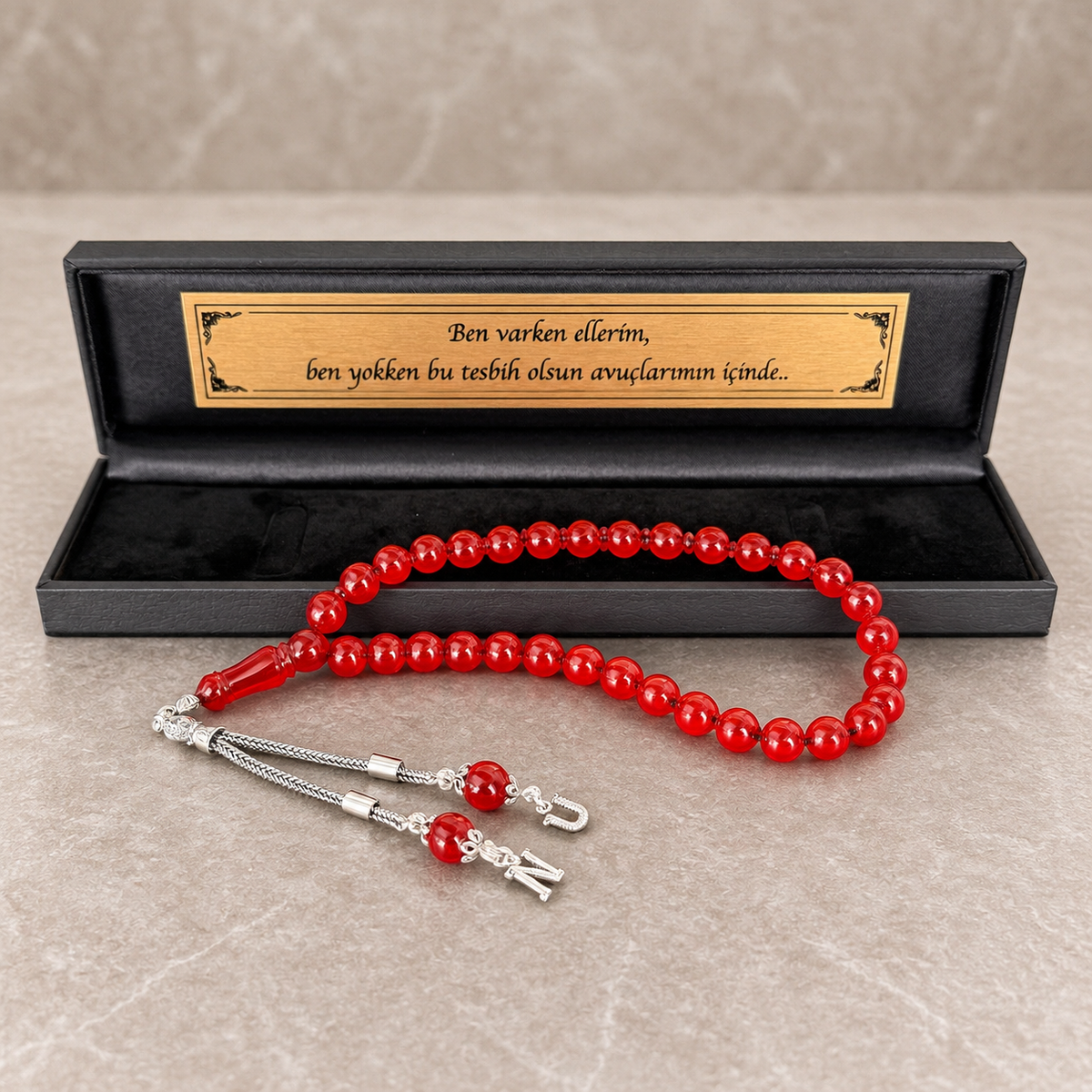 Roter Sıkma Kehribar Tesbih mit 925 Silber Anhänger und personalisierter Geschenkbox mit Wunschtext.