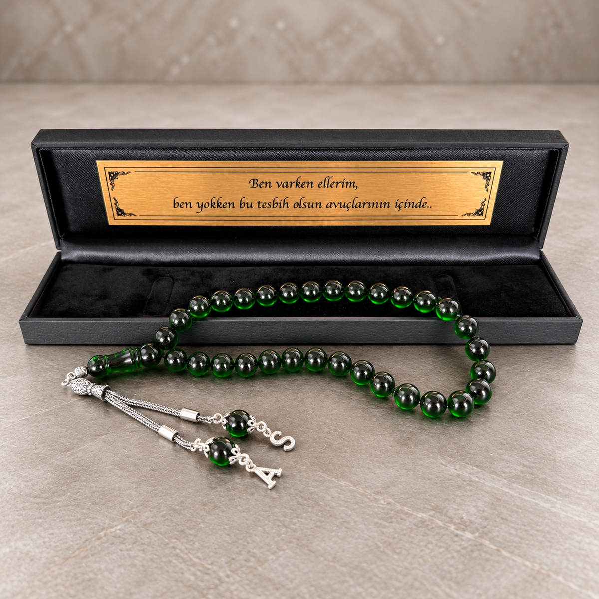 Dunkelgrüner Sıkma Kehribar Tesbih Dark Green mit 925 Silber Anhänger und personalisierter Geschenkbox.