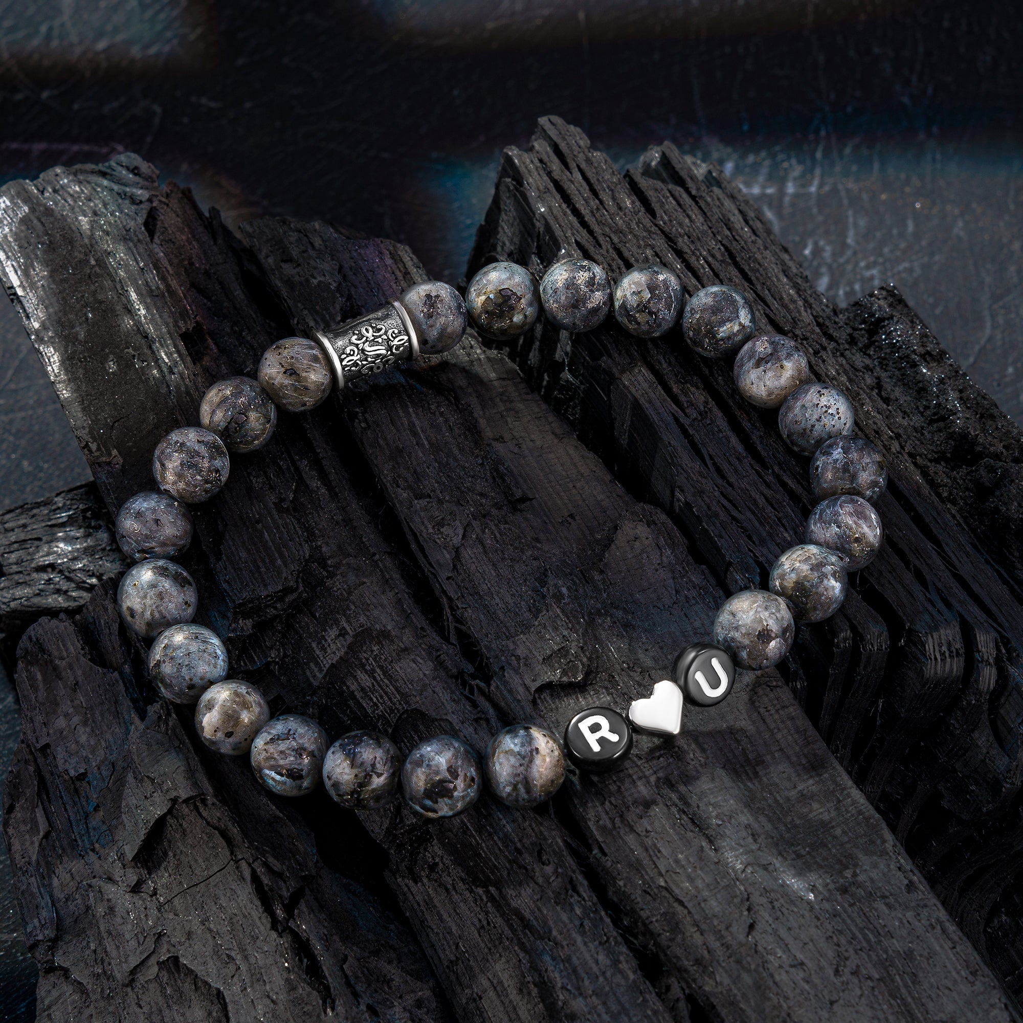 Perlenarmband mit Herz Logo personalisiert
